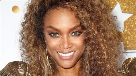 Tyra Banks Sports Illustrated Swimsuit Issue Cover Is