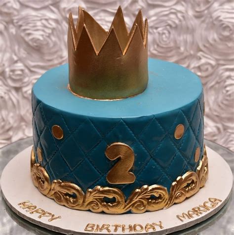 Special And Authentic Crown Cake To Crown Your Birthday Party