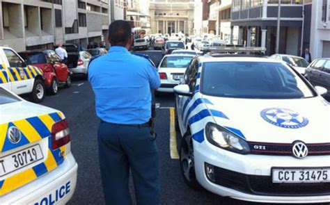 Cape Town Metro Cops A Fine Example Of Working Together Hill Lewis