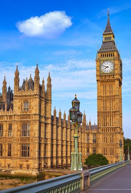 Big Ben Clock Tower Londres En Angleterre Photo Premium