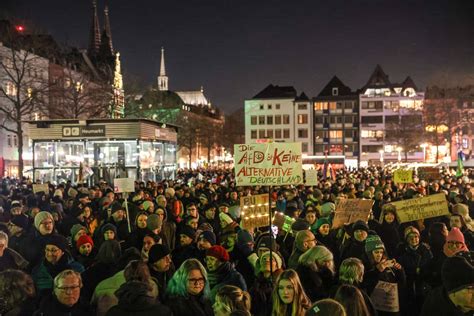 Köln: Zehntausende demonstrieren gegen Rechts