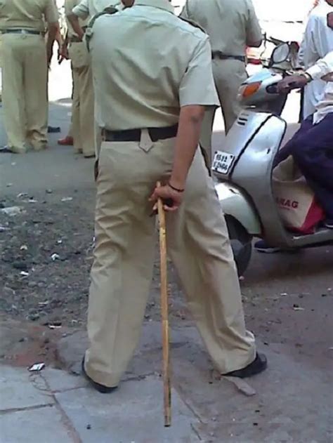 6 Potret Kocak Kelakuan Polisi India Yang Bikin Ngakak Hot