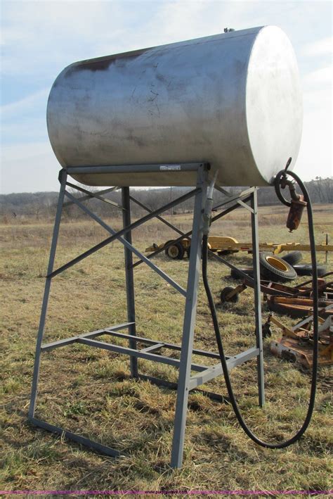 250 Gallon Fuel Tank In Richland Mo Item Ay9984 Sold Purple Wave