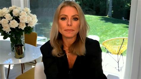 Kelly Ripa Didnt Believe Regis Philbins Death At First Youtube