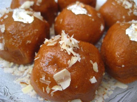 Besan Laddu Recipe Indian Sweet Chickpea Flour Balls Whats4eats