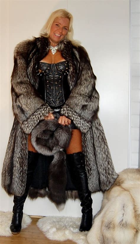 swedish fur goddess in silver fox päls