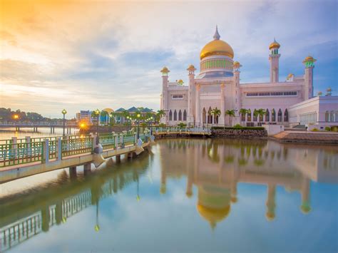 Brunei's interesting national museum has an islamic art gallery, exhibits depicting brunei's role in southeast asian history from the arrival of the spanish and portuguese in the 16th century to the modern day,. Most Interesting Facts about Brunei - OnHisOwnTrip