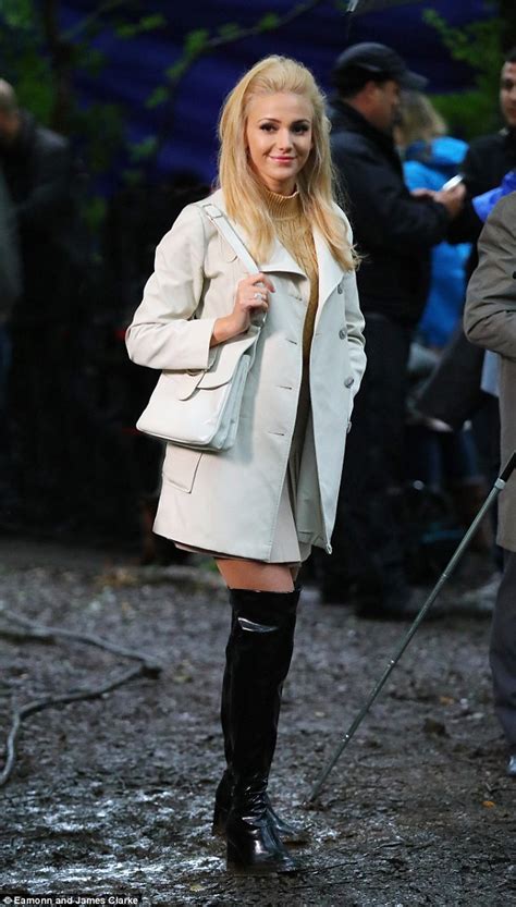 Michelle Keegans Showcases Blonde Hair On Set Of Tina And Bobby Daily Mail Online