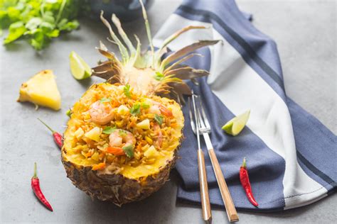 Cuisiné, il se décline aussi bien en version salée qu'en version sucrée. Riz sauté à l'Ananas & aux Crevettes - Cuisine Addict