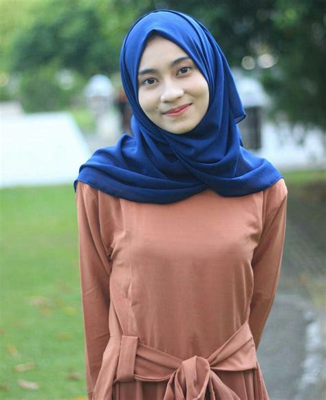 Pin By Memanjakan Mata Pria On Lokal Hijab Indonesian Gaya Hijab