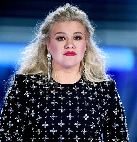 Kelly Clarkson Denies ‘taking Weird Pills For Weight Loss
