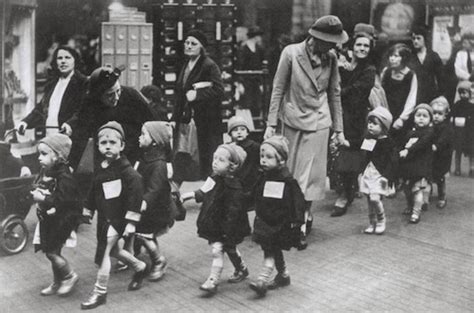 10 Snapshots Of British Schoolchildren During World War Ii