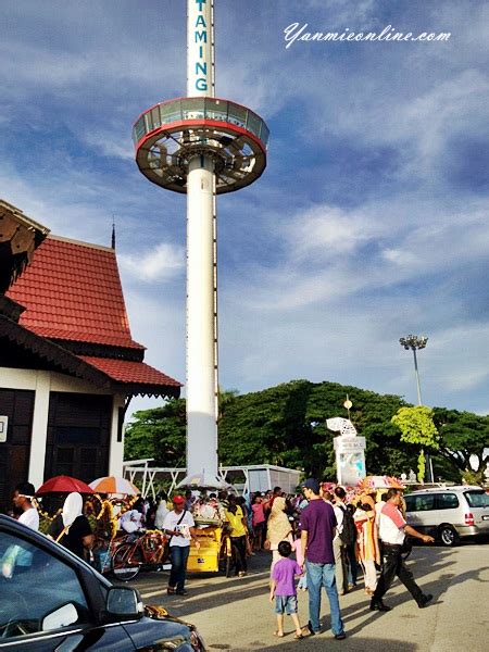 The binoculars are provided to rent. Menara Taming Sari Melaka - YANMIEONLINE.COM