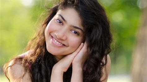 Kon best dancer hai please comment kare. 'Rowdy Baby' Sai Pallavi has 'decided' not to get married