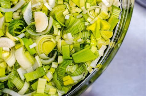 How To Cook Leeks Sauteed Leeks And Celery Celery Recipes How To