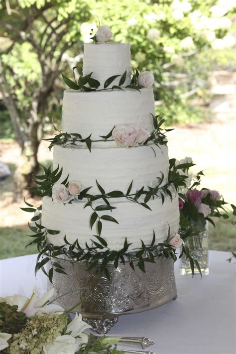 Simply Rustic Wedding Cake With Fresh Flowers