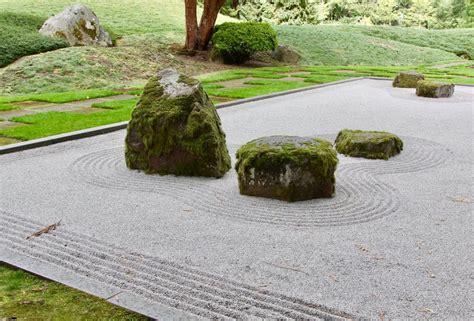 If you get sick of it, shovel up the. 47 Backyard Zen Garden Ideas (Photos) in 2020 | Japanese ...