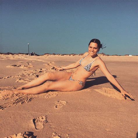 Jessie J De Biquini Em Praias Portuguesas Tomates Podres