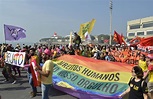 Protesto no Dia Internacional do Orgulho LGBT reúne críticas à Copa ...
