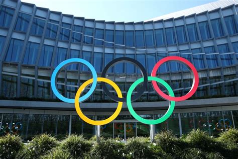 Jogos olímpicos são um evento multiesportivo global com modalidades de verão e de inverno, em que milhares de atletas participam de várias competições. Jogos Olímpicos de Tóquio foram adiados para 2021