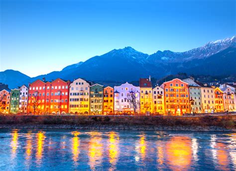 오스트리아 대부분의 지역에서는 독일 남동부 바이에른주와 함께 오스트로바이에른어가 모어로 쓰이는데,31 오스트로바이에른어. 오스트리아 일주 | 샬레트래블앤라이프