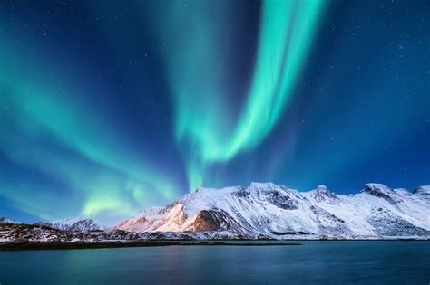 6 Reasons To Chase The Northern Lights In Iceland Iceland Premium Tours