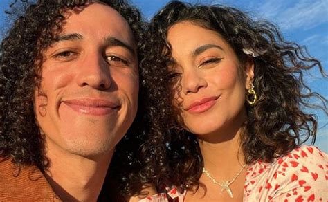 Vanessa Hudgens Se Comprometer A Con El Beisbolista Cole Tucker En Secreto