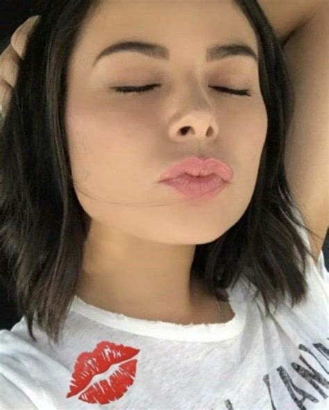 The list of cosgrove's relationships may be huge but one of the most noteworthy links she has had are with these hunks. Kissy Face!!💋😂 : MirandaCosgrove in 2020 | Miranda cosgrove icarly, Miranda cosgrove, Kissy face