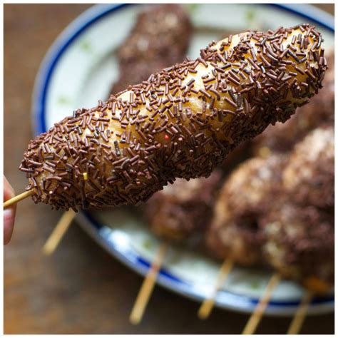 Masukkan ayam ke dalam panci slow 6l dan tutupi dengan campuran hoisin, lalu aduk paha ayam hingga tertutup. Roti Paha Ayam (Doughnut On A Stick) | Makanan, Ayam ...