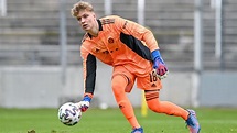 FC Bayern München: Torwart-Talent Johannes Schenk erhält Profivertrag ...
