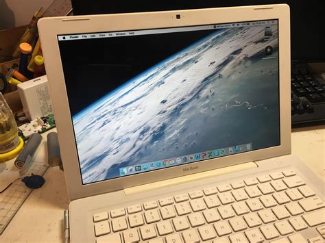 White 2006 Macbook Gets Huge Upgrade Mac