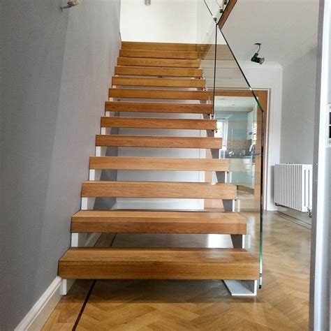 China Customized Stair Railing Kits Floating Stairs Wooden Staircase