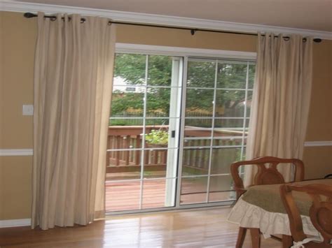 A badly fitted blind either does not cover the doors or is hung to high or not only affects the functionality of the door but also damages the aesthetic sense of. Window Treatment Ways for Sliding Glass Doors - TheyDesign ...