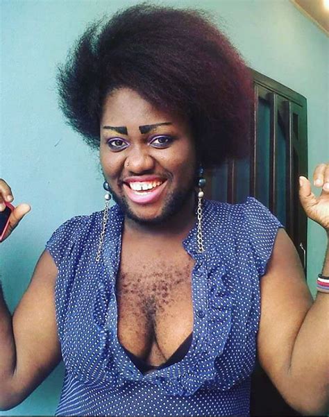 La mujer más peluda de Nigeria publicó fotografías de su escote y