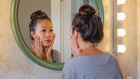 The Best Skincare Routine For Women In Their 40s According To Dermatologists Skin Care Regimen