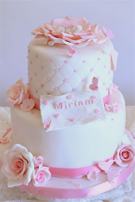 Peppa pig è un cartone animato inglese. Torta Battesimo con rose e farfalle Chistening cake ...