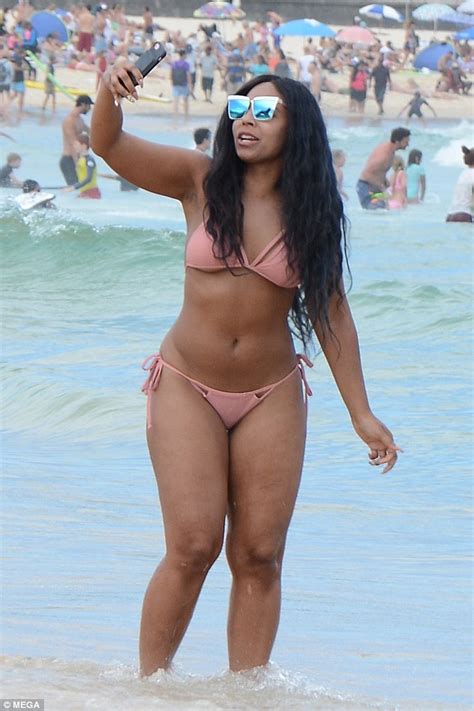 Ashanti Takes Selfies As She Flaunts Her Curves At Bondi Beach Daily