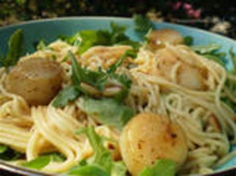 A seafood version of alfredo pasta! Angel Hair Pasta With Scallops And Arugula Recipe - Food.com
