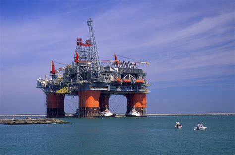 Oil Rig Jobs With No Experience What Is The Needed Qualifications To