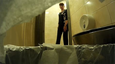 Voyeur Piss Female Toilet In A Shopping Center Daftsex Hd