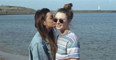 Formal Kirsche Pidgin Lesbian Teen Girls Kissing Gr Te K Ufer Ber
