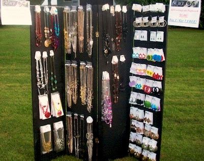 Easy craft show display tips for the upcoming season. More Cool Jewelry Display Ideas and Tutorials - The Beading Gem's Journal