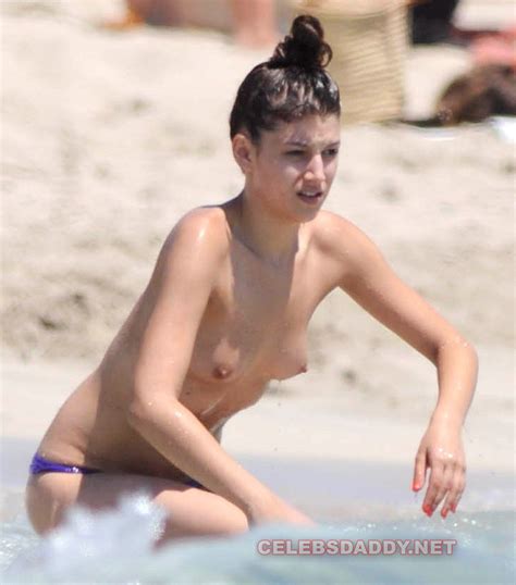 Úrsula corberó topless candids 007 Celebs Nude Pictures and Videos