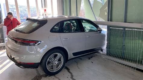 Crazy Macan Crash Leaves Suv Hanging From Building Rennlist