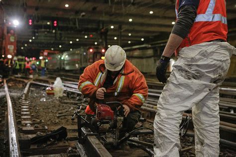 Train Derailment At New Yorks Penn Station Disrupts Nj Transit Service
