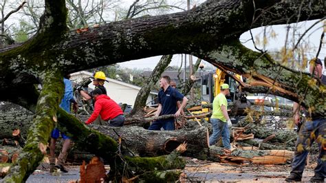 Us Tornadoes At Least 11 Dead And Dozens Injured As Twisters Cause