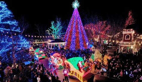 Its christmas celebrations are just one of those few features that draw several thousands tourists. Best places in USA for 2019 Christmas celebrations