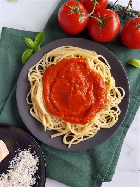 Healthy Spaghetti Sauce - Super Easy! - Hint of Healthy