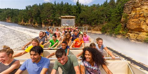 Your Guide To Boat Tours In Wisconsin Dells