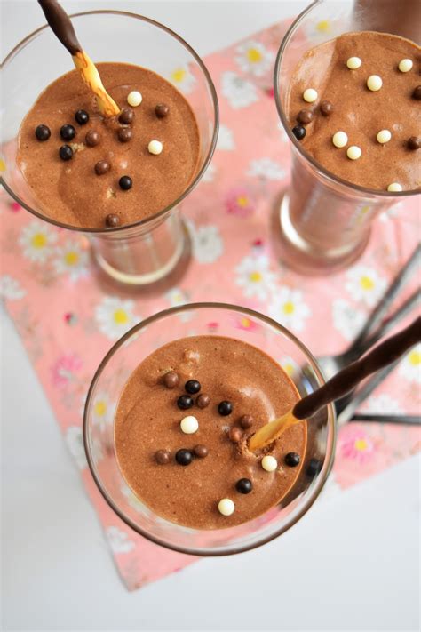 Unlike heavy puddings, mousse is also very light and airy. Mousse au chocolat facile - recette inratable